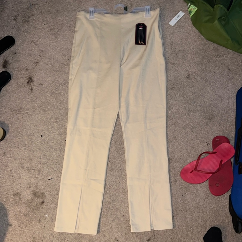 Women’s size 15-17 high rise, skinny fit, stretch pants. Side zipper. Never worn